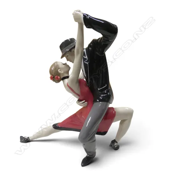 LLADRO 'PASSIONATE TANGO' FIGURINE w. box 