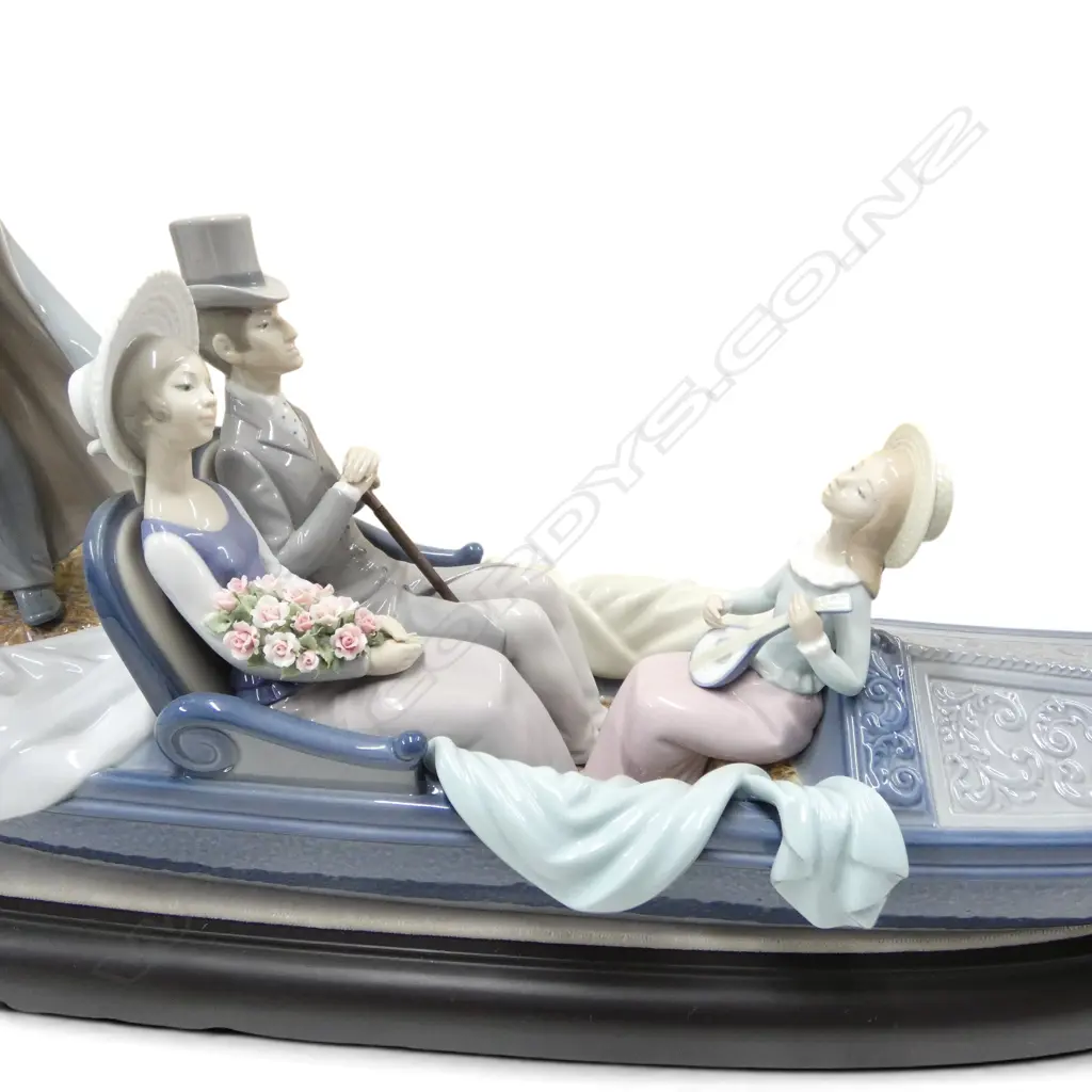 LLADRO 'IN THE GONDOLA' LG FIGURE GROUP w. stand & box L.800mm Image 1++