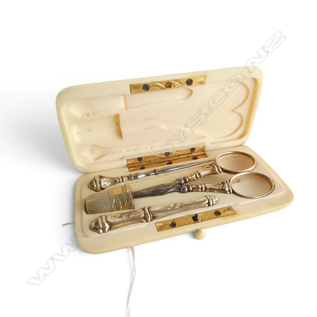 IVORY CASED SEWING SET W.100mm Image 1++