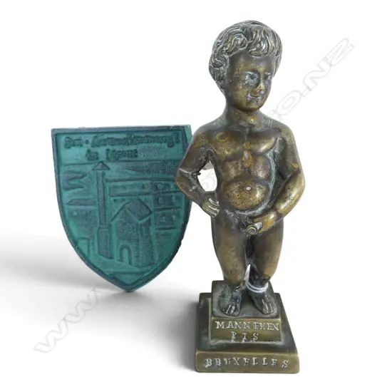 BRASS 'MANNEKEN PIS' ORNAMENT H.140mm + GERMAN PLAQUE