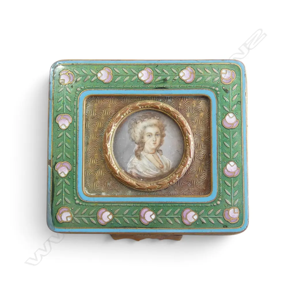ANTIQUE FRENCH ENAMELLED BRONZE TRINKET BOX w central portrait, 75x70x30mm Image 1++