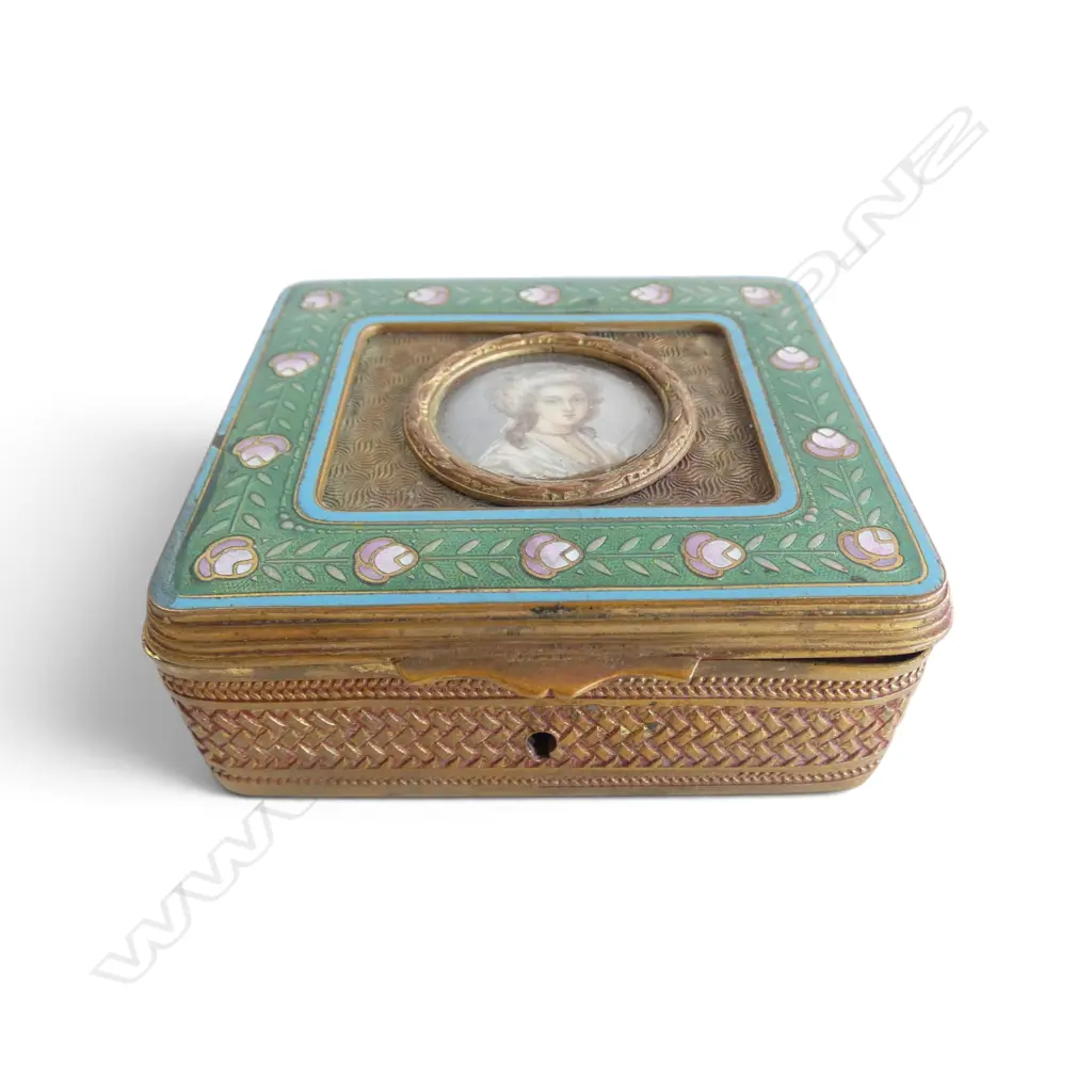 ANTIQUE FRENCH ENAMELLED BRONZE TRINKET BOX w central portrait, 75x70x30mm Image 1++