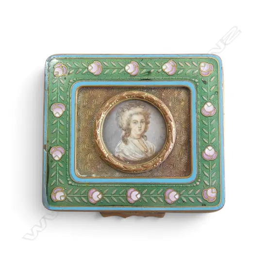 ANTIQUE FRENCH ENAMELLED BRONZE TRINKET BOX w central portrait, 75x70x30mm