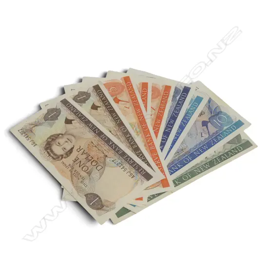 9 NZ BANK NOTES