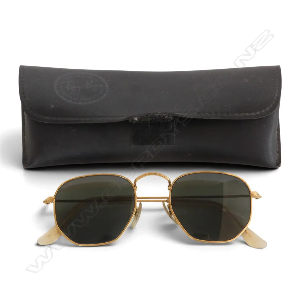 PR VINTAGE RAY BANS + CASE Image 1++