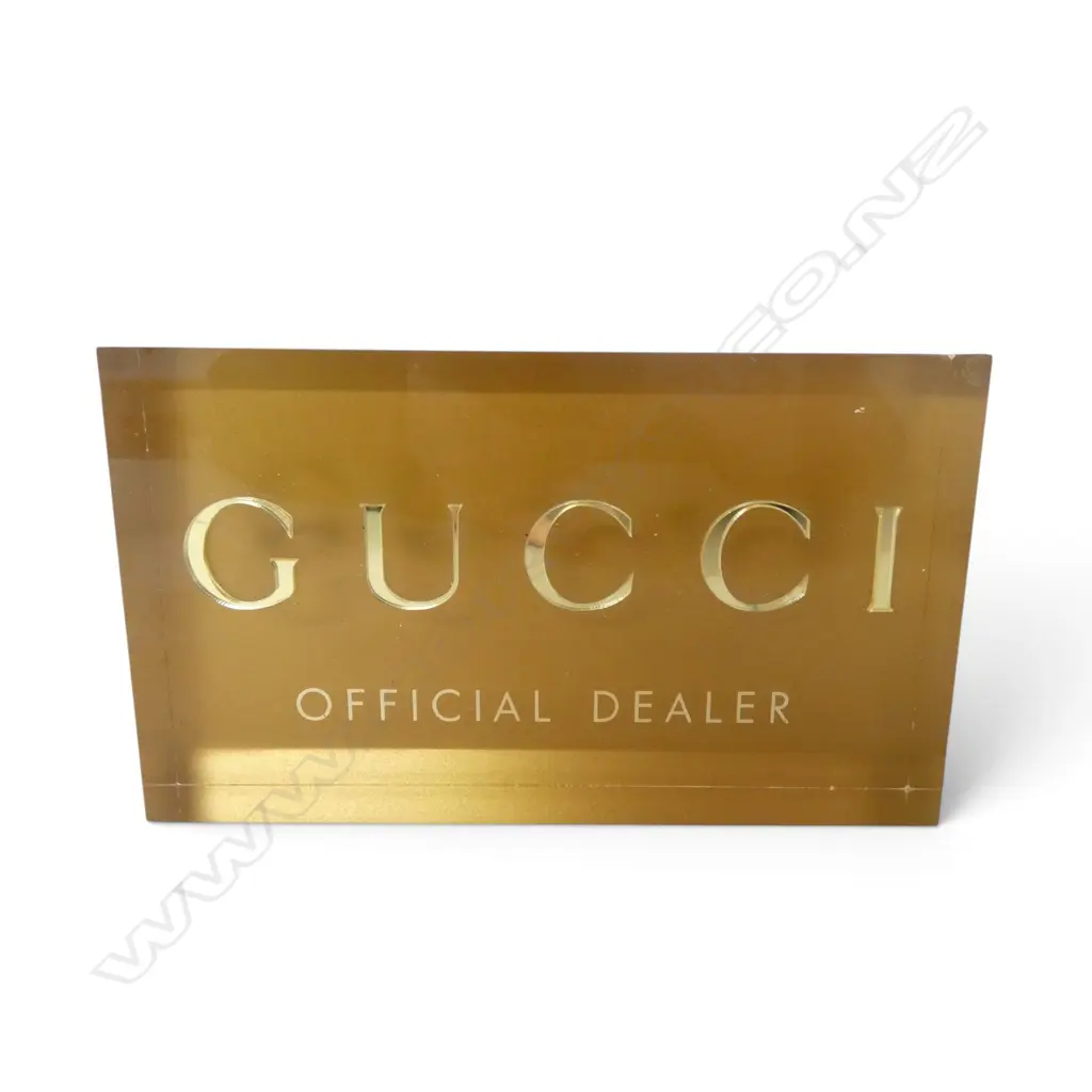 ACRYLIC SIGN 'GUCCI OFFICIAL DEALER' 180x30x105mm Image 1++