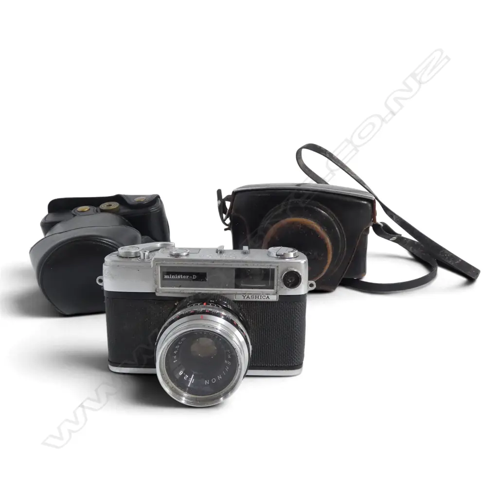VINTAGE YASHICA MINISTER-D CAMERA in case + empty case  Image 1++