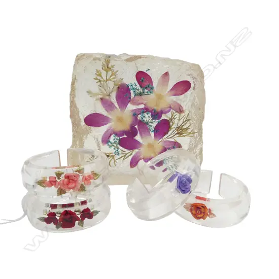LUCITE? PAPERWEIGHT + 4 LUCITE? NAPKIN