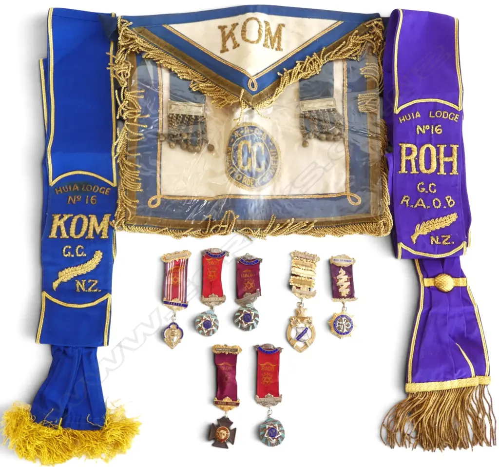ASST. MASONIC ITEMS INCL. 7 MEDALS (6 STG SILVER 202gms incls ribbons + a couple of plated bars but mainly SILVER) ETC Image 1++
