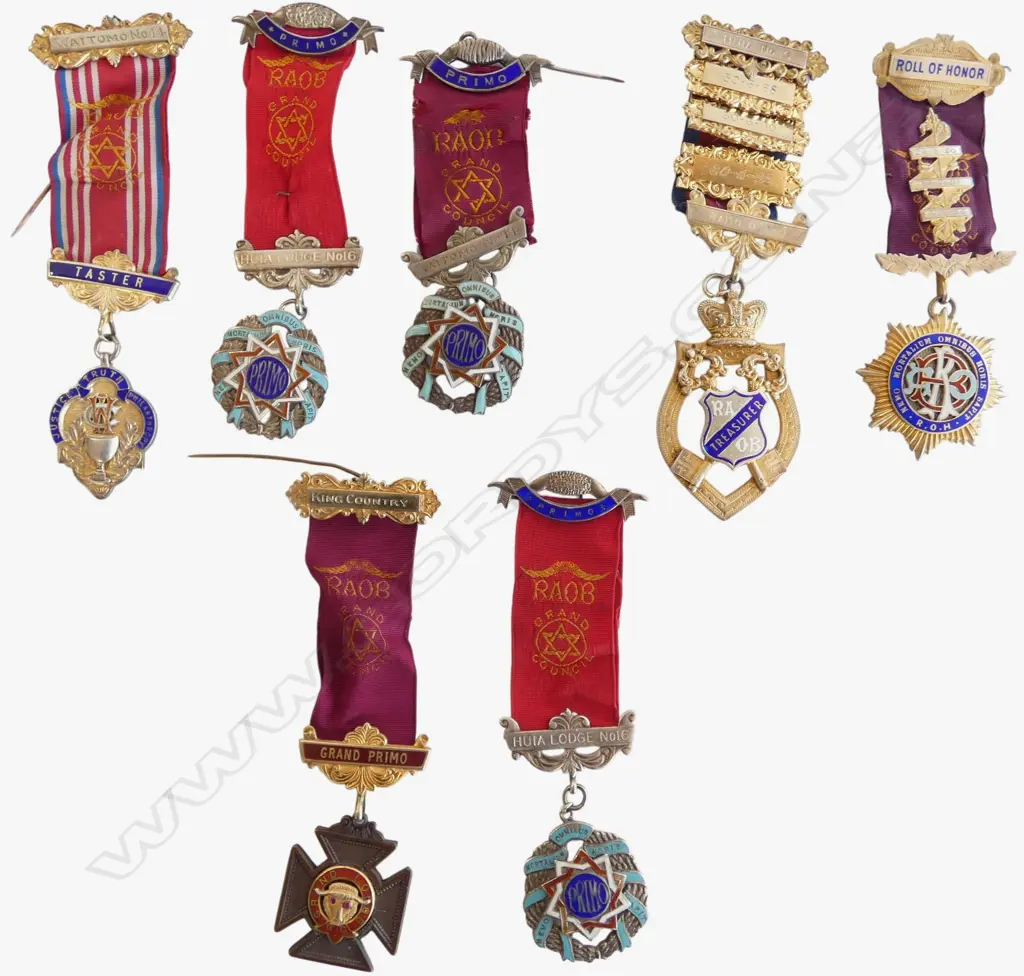 ASST. MASONIC ITEMS INCL. 7 MEDALS (6 STG SILVER 202gms incls ribbons + a couple of plated bars but mainly SILVER) ETC Image 1++