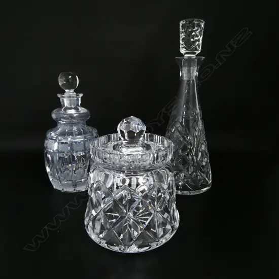 3 PCES CRYSTAL; 2 DECANTERS H.310mm + LIDDED CONTAINER