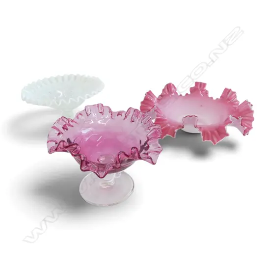 VICTORIAN PINK GLASS FRILLED DISH DIA250 STEMMED GLASS DISH & CRANBERRY GLASS STEMMED DISH  DIA170MM