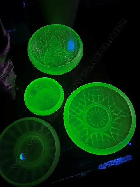 7 PCS; 3 URANIUM GLASS BOWLS + 4 PCS GREEN DEPRESSION GLASS INCLDS LRG VASE w flower frog, H.230mm Image 1++