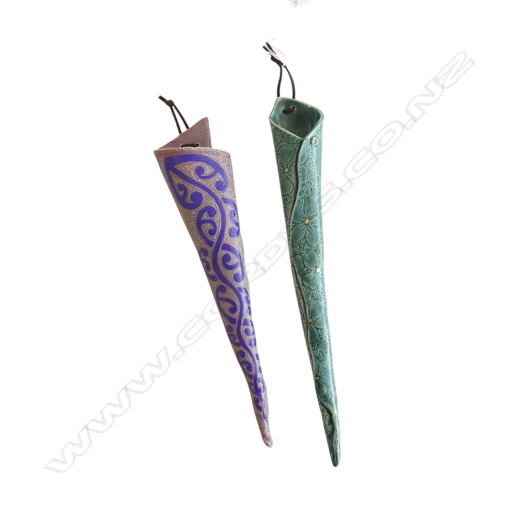 2 KEUM SUN LEE TRUMPET WALL VASES, L.300/340mm Image 1++