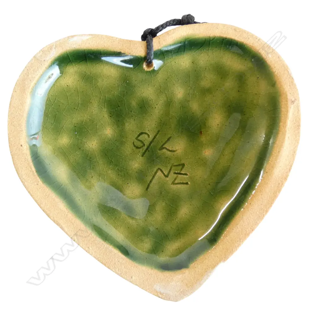 5 KEUM SUN LEE GREEN CERAMIC HEARTS, 105x105mm Image 1++