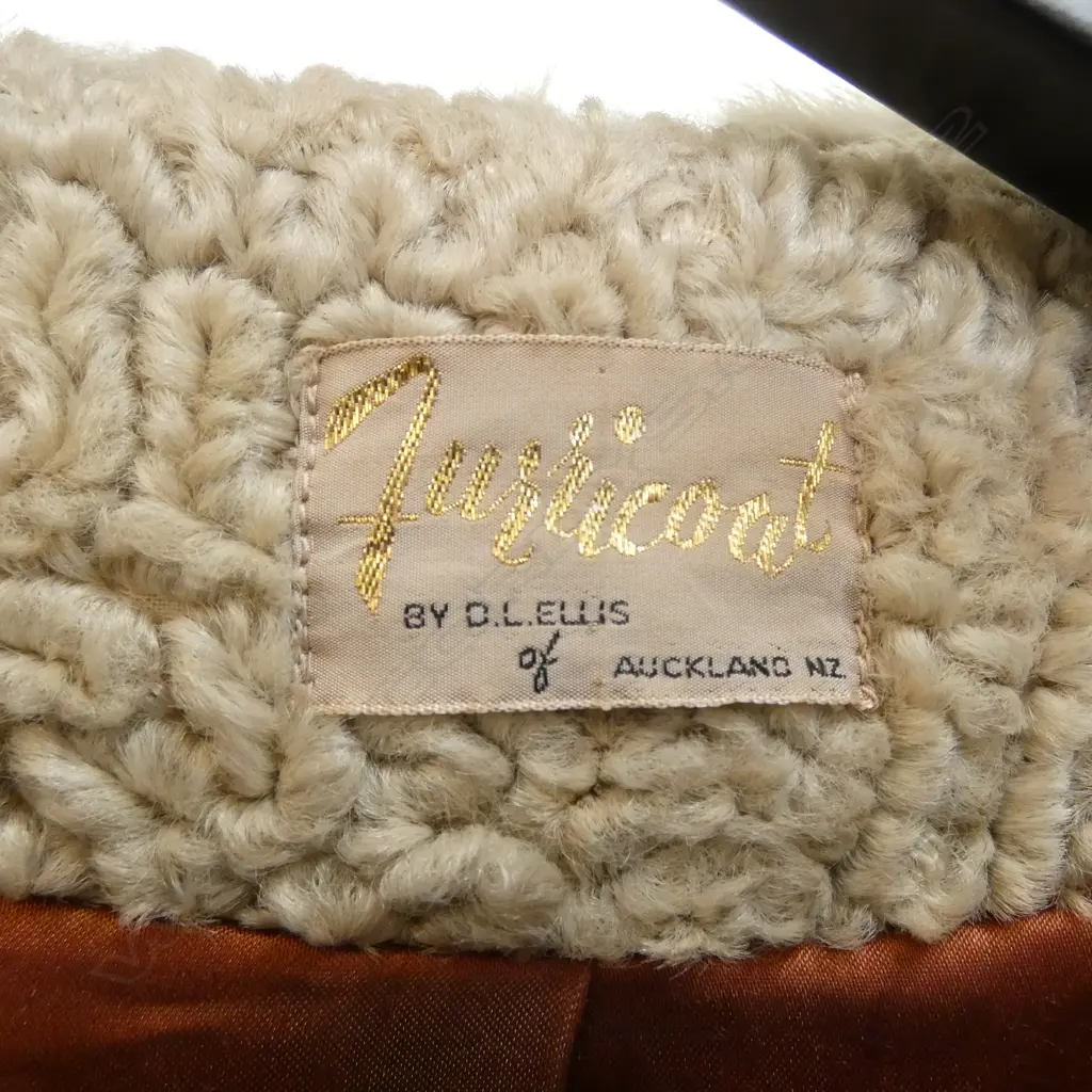 1960s FUR COAT Image 1++