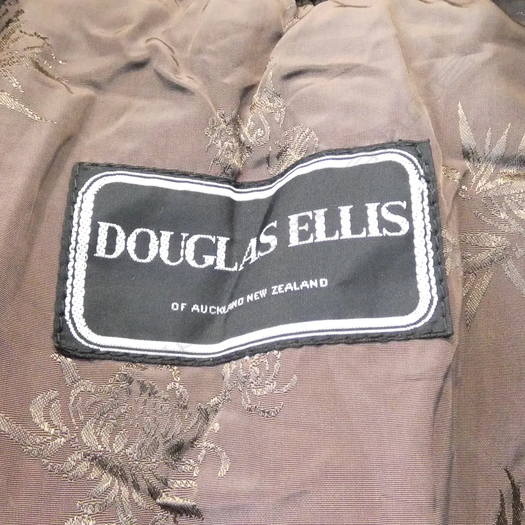 'DOUGLAS ELLIS Auckland New Zealand' dark rabbit FUR JACKET  Image 1++