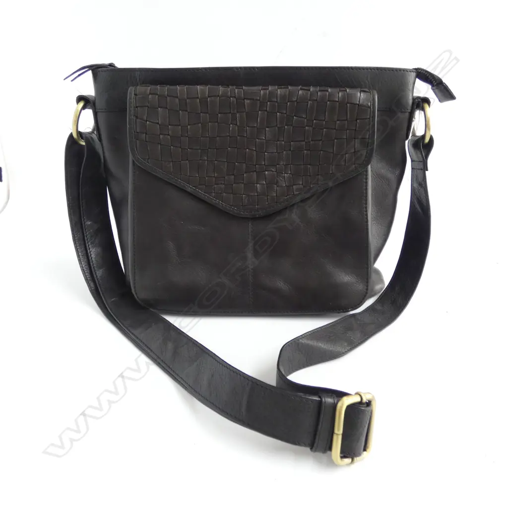COSGROVE & CO BLACK LEATHER HAND BAG 260x310mm Image 1++