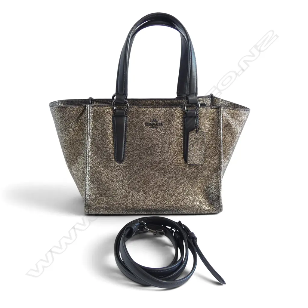 COACH METALLIC GOLD HANDBAG, shoulder strap, unused w dust bag, 300x180x30mm Image 1++