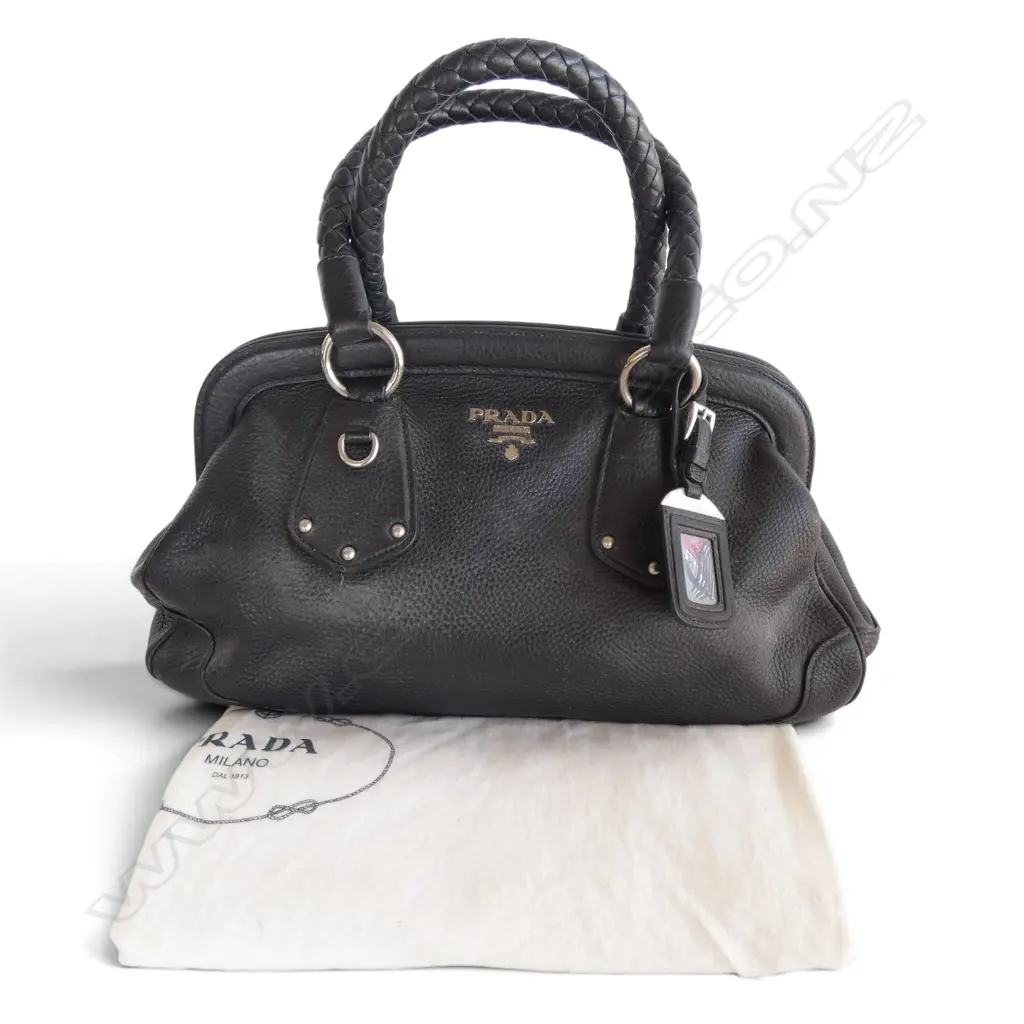 BLACK LEATHER PRADA BAG w. card dated 2007 Image 1++