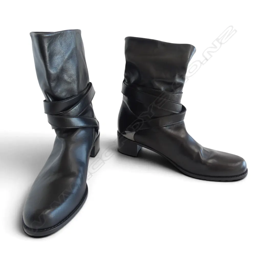 PR STUART WEITZMAN BLK LEATHER BOOTS, SZ 41, ex SCARPA, unused condition Image 1++