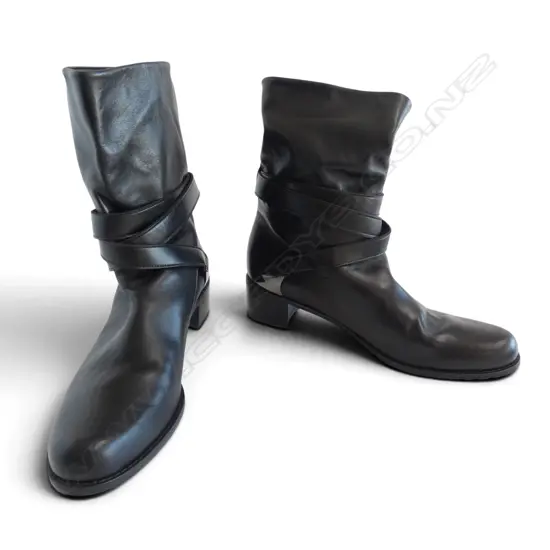 PR STUART WEITZMAN BLK LEATHER BOOTS, SZ 41, ex SCARPA, unused condition