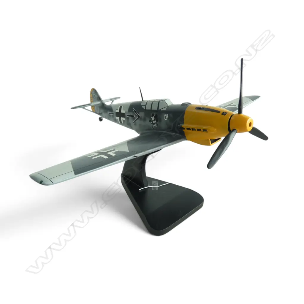 DISPLAY SCALE MODEL GERMAN MESSERSCHMITT Bf 109, L.390x220mm Image 1++