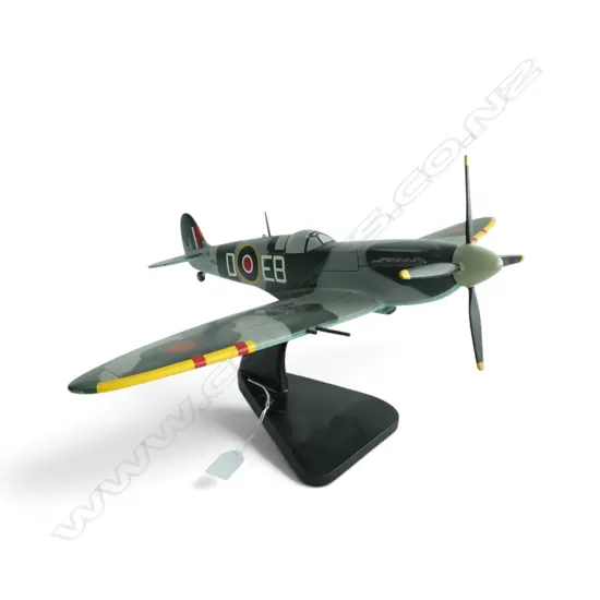 DISPLAY SCALE MODEL SUPERMARINE SPITFIRE MK.IX WARBIRD, L.390x230mm