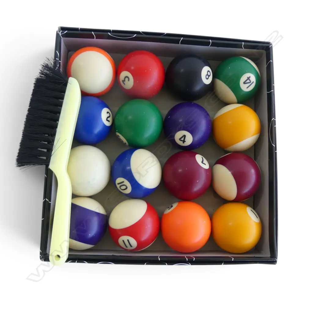 POOL BALL SET WITH BRUSH IN BOX  Image 1++