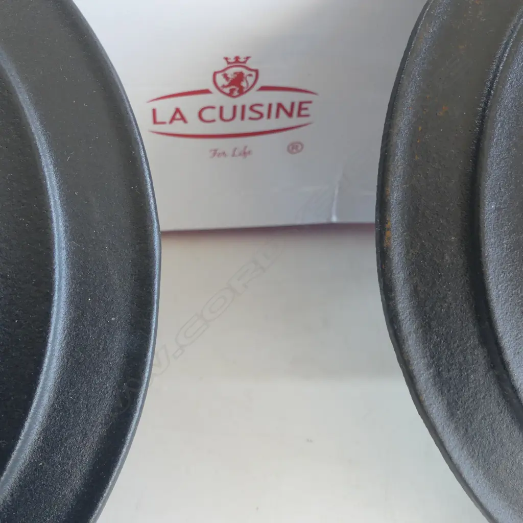 MODERN LA CUISINE BLACK ENAMELLED CAST IRON LGE COOKING POT Dia.240mm. Original box. 2 lids Image 1++