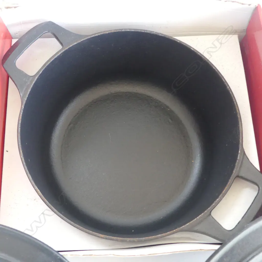 MODERN LA CUISINE BLACK ENAMELLED CAST IRON LGE COOKING POT Dia.240mm. Original box. 2 lids Image 1++