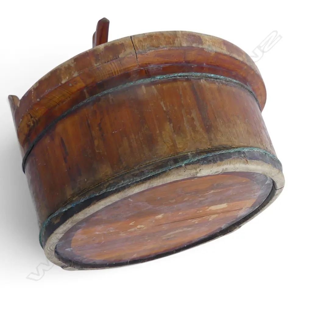ANTIQUE CHINESE SWAN CARVED WOODEN BUCKET, H.610MM W.420MM  Image 1++