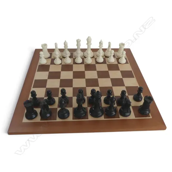 LARGE 32 PC VINTAGE CHESS SET IN BOX, WITH WOODEN BOARD, L.480MM
