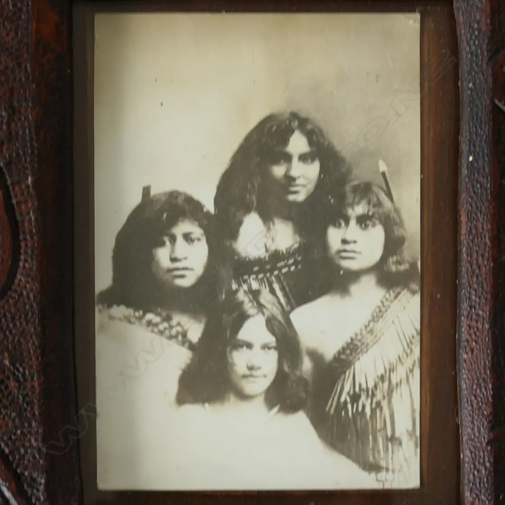 COLONIAL KAURI CHIP-CARVED FRAME WITH 3 ANTIQUE POSTCARDS OF WAHINE, 620 x 280mm Image 1++