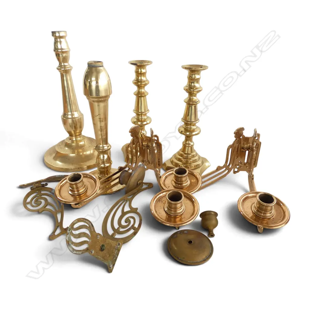 COLLECTION OF BRASS CANDLESTICKS & SCONCES Image 1++