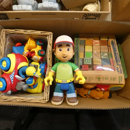 BOX OF ASST. SESAME STREET & SCOOBY DOO TOYS etc