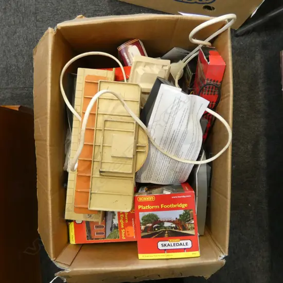 TRAIN SET PARTS + LG GRASS MAT