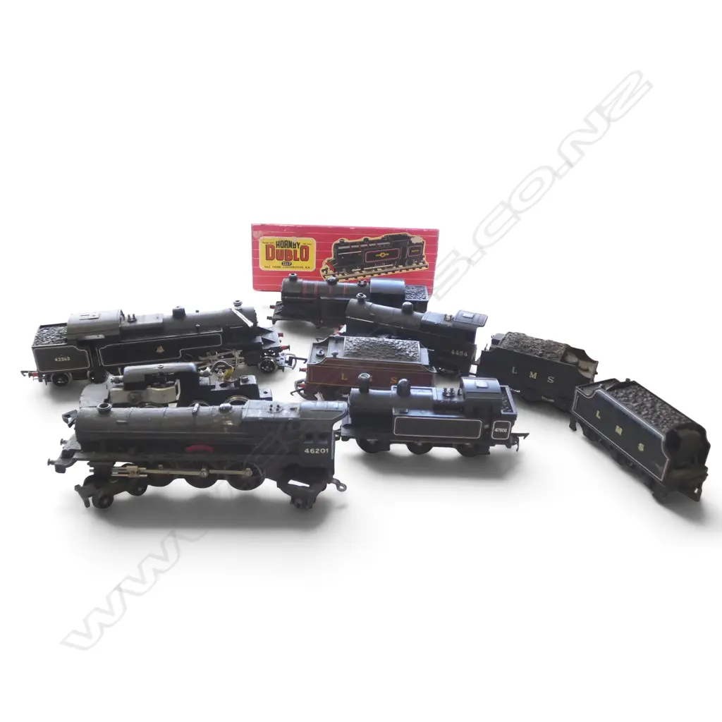 5 MODEL TRAINS + 3 TENDERS Image 1++