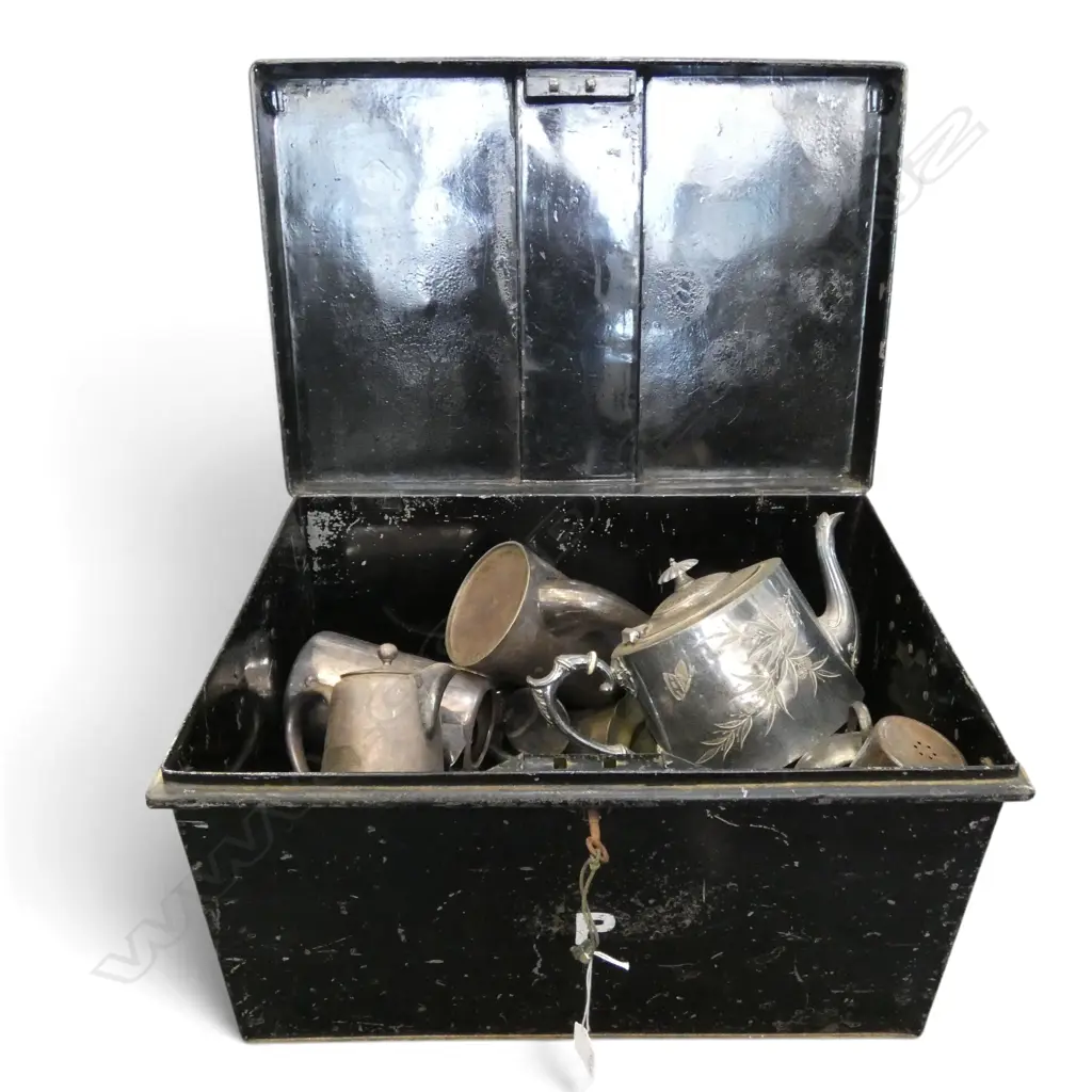 BLACK METAL TRUNK W.490mm + SILVER PLATE CONTENTS Image 1++