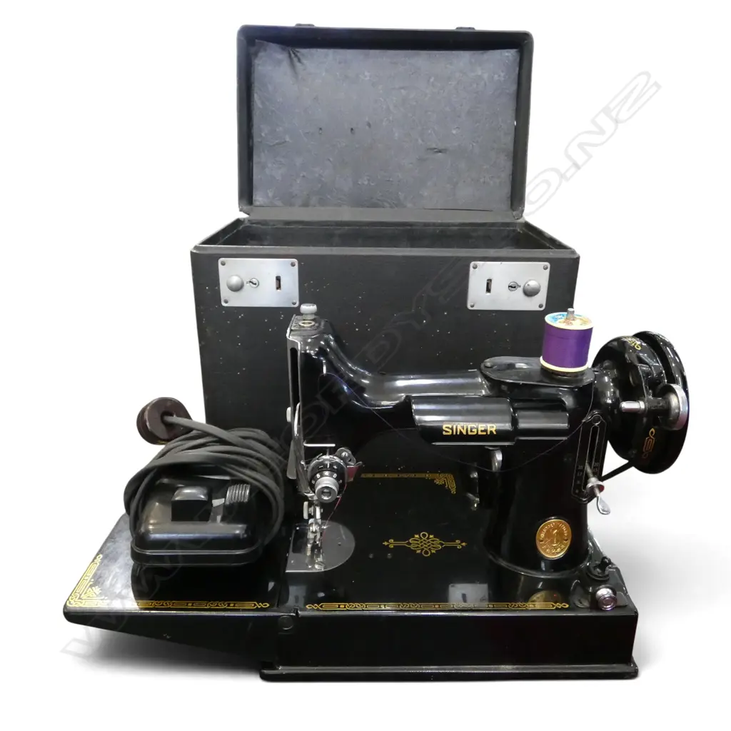 SINGER SEWING MACHINE, CASE w. BORER Image 1++