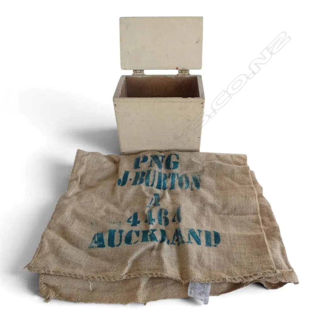 PAINTED WOODEN BOX W.285mm + SACK Image 1++