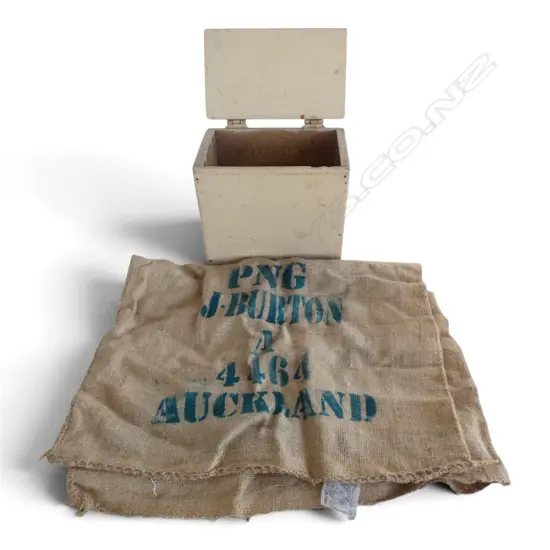 PAINTED WOODEN BOX W.285mm + SACK