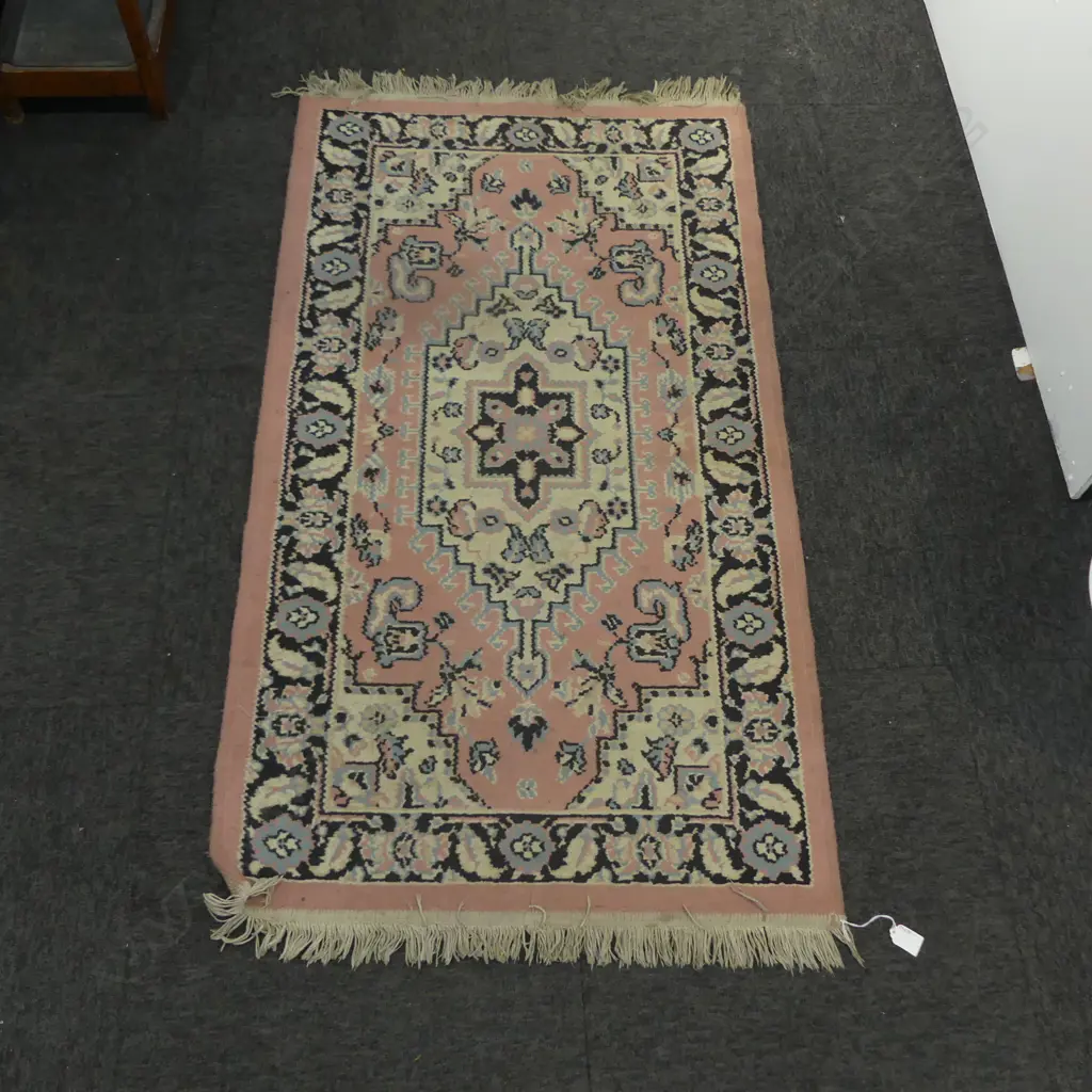 CHINESE RUG faults 1330x730mm Image 1++