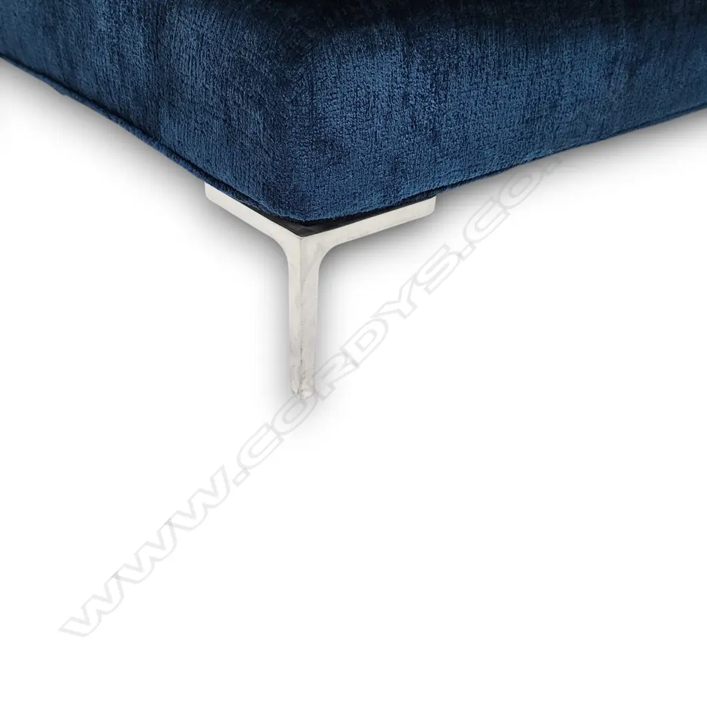 MODERN THREE-SEATER SOFA UPHOLSTERED IN RICH BLUE VELVET, FEATURING SLEEK ACCENT METAL LEGS 2000 L x 1000 D mm Image 1++