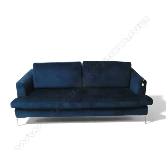 MODERN THREE-SEATER SOFA UPHOLSTERED IN RICH BLUE VELVET, FEATURING SLEEK ACCENT METAL LEGS 2000 L x 1000 D mm