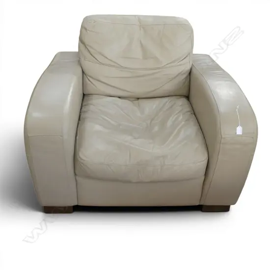 J. H. HIOLER LEATHER ARMCHAIR 1000x950x800mm