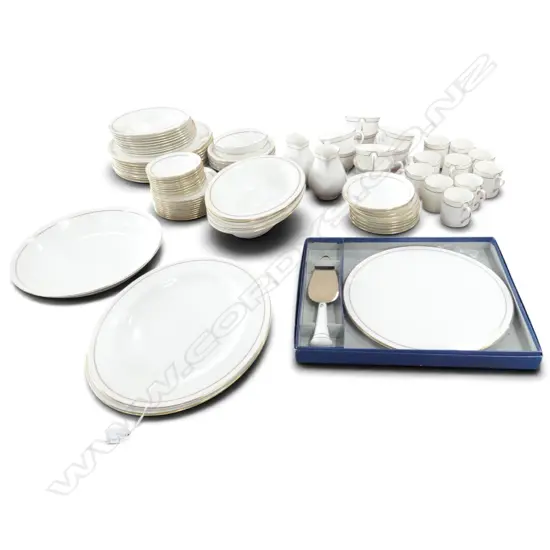 ROYAL WORCESTER 'CONTESSA' DINNER SERVICE
