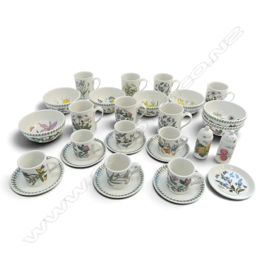 24 PCES OF PORTMEIRION 'THE BOTANIC GARDEN'; 6 C/S, SAUCER, 7 MUGS, 7 BOWLS, S&P SHAKER, DISH Image 1++