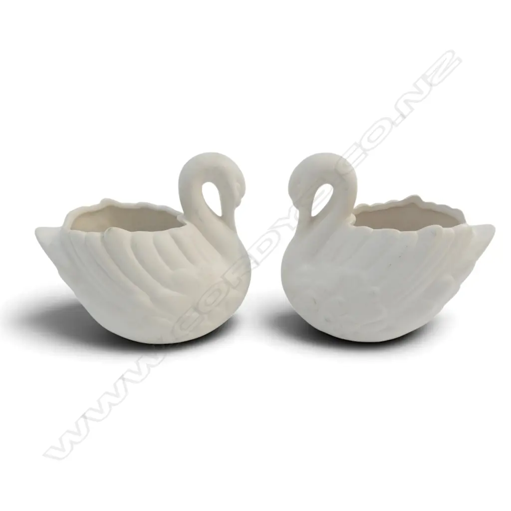 2 SWAN FIGURINES H.130mm Image 1++