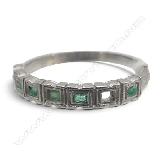 PLATINUM RING faults to all stones 2.52gms SIZE M1/2